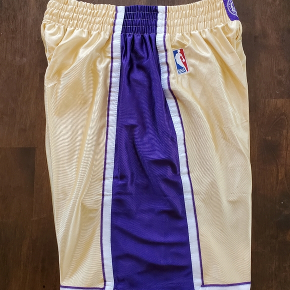 Los Angeles Lakers - Picture 6 of 7